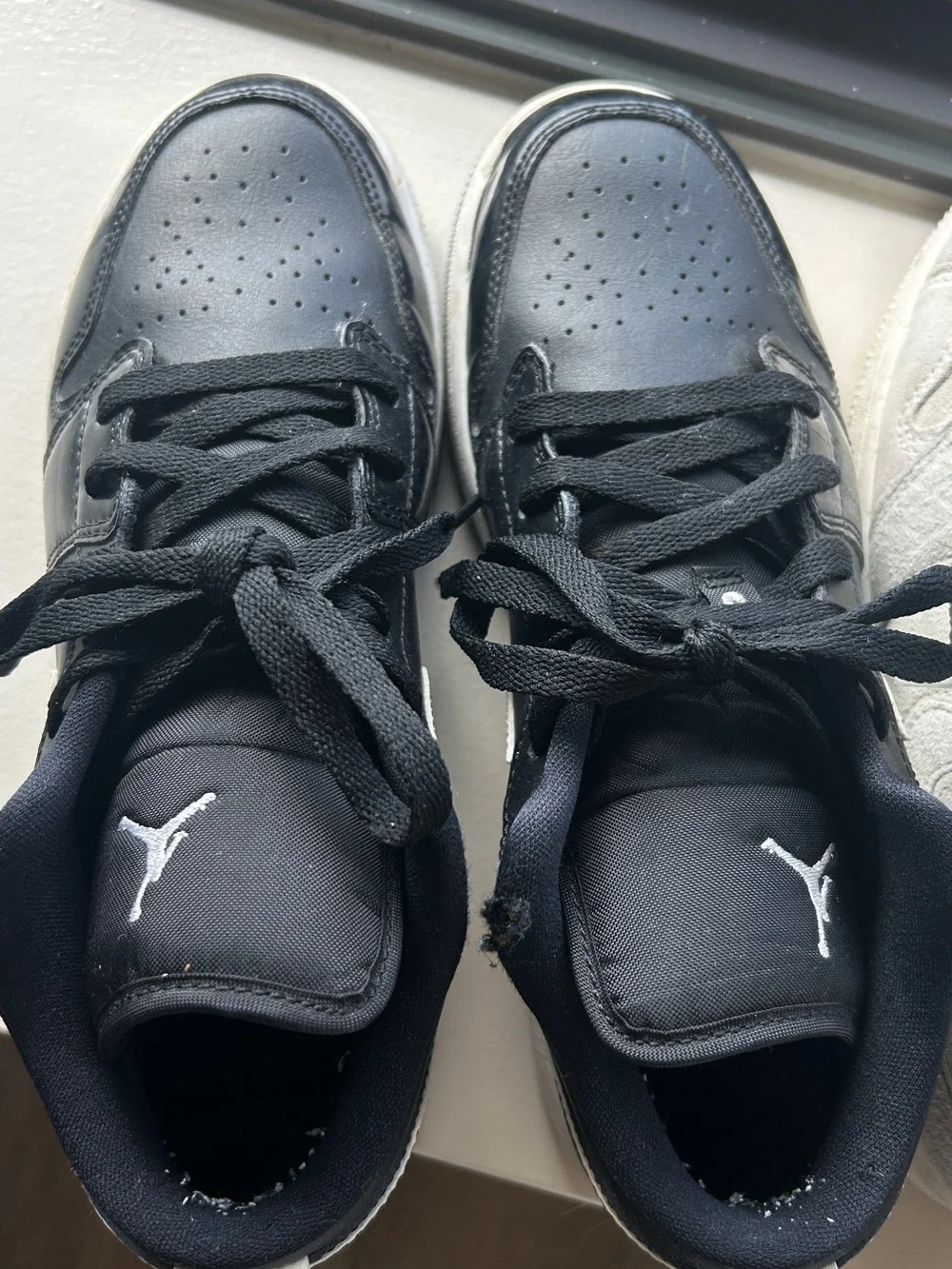 Nike Air Jordan 1 Low — Black / White